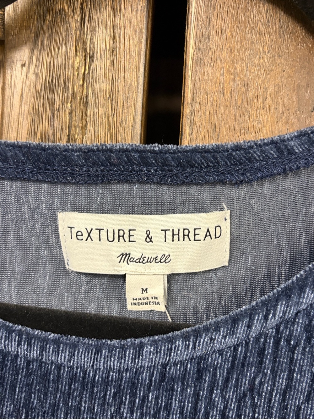 Madewell Texture & Thread Crinkle Velvet Flutter Sleeve Top Size Medium - Picture 6 of 7